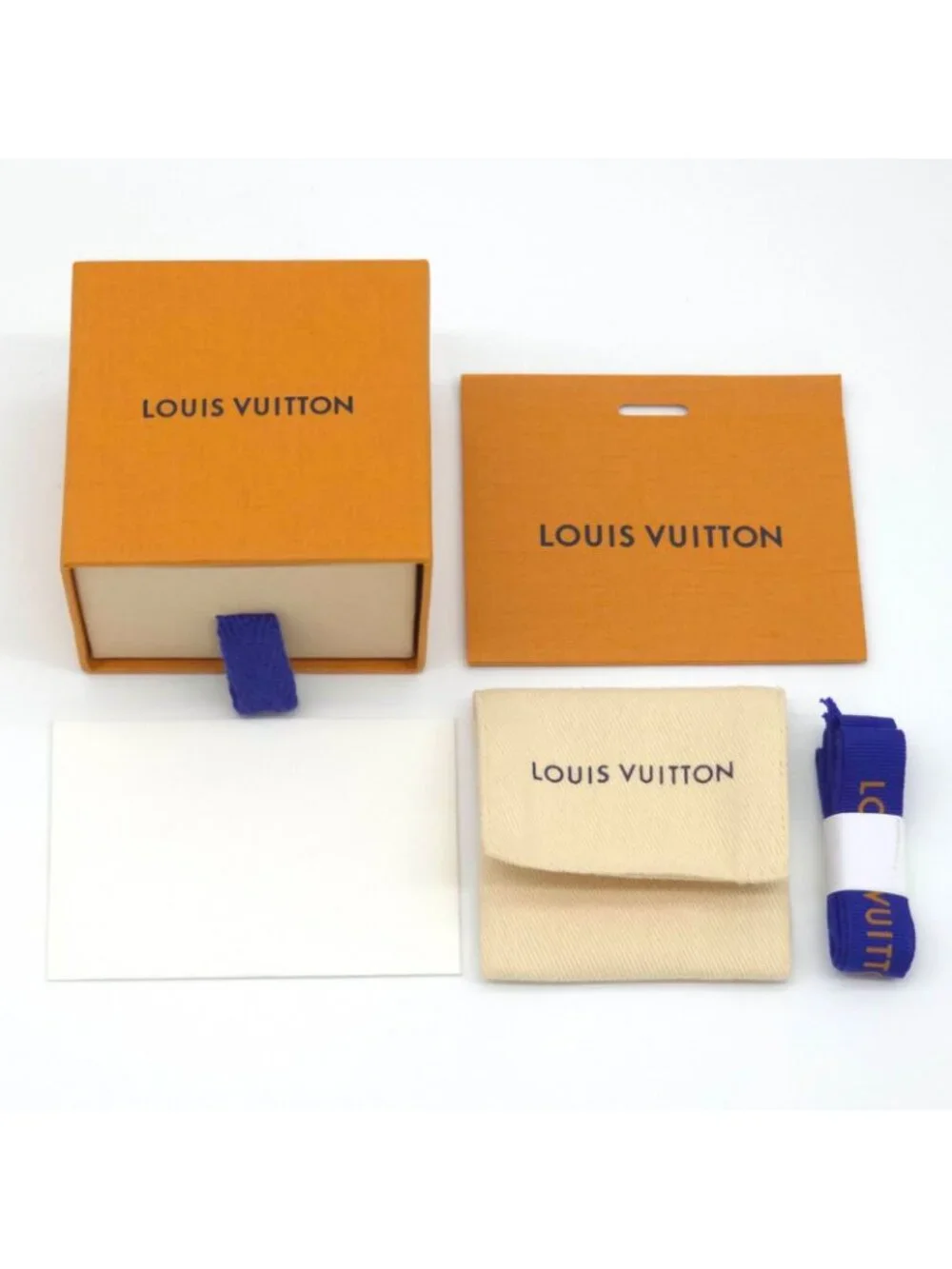 Louis Vuitton Bracelet LV Figaro 17.5 23 LV Signature Link LV Initial Charm